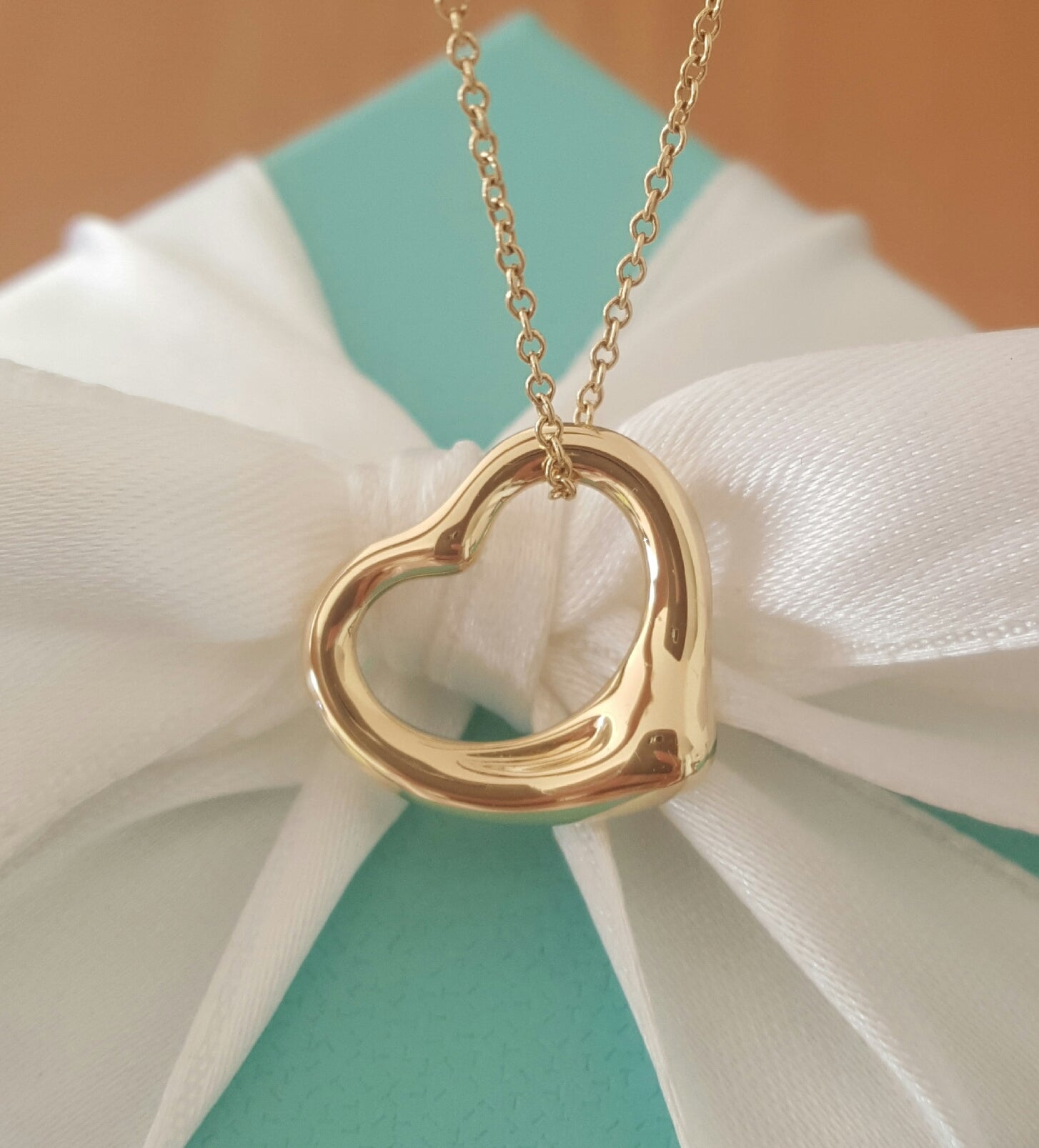 Vintage 18K Gold Tiffany Chain Necklace with Sterling Heart Pendant —  Lifestyle with Lynn